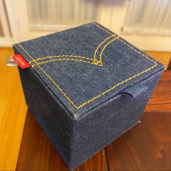 Levi’s watch and box - Picture 3 of 3
